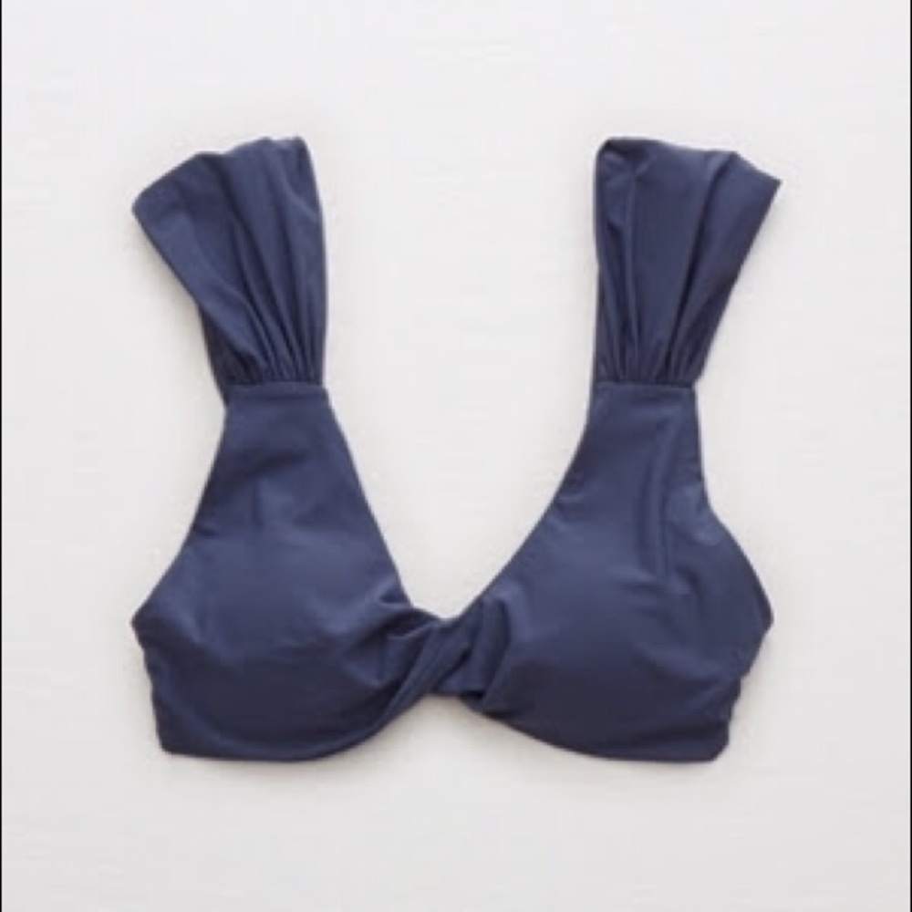 Scoop neck bikini top and hipster bottoms